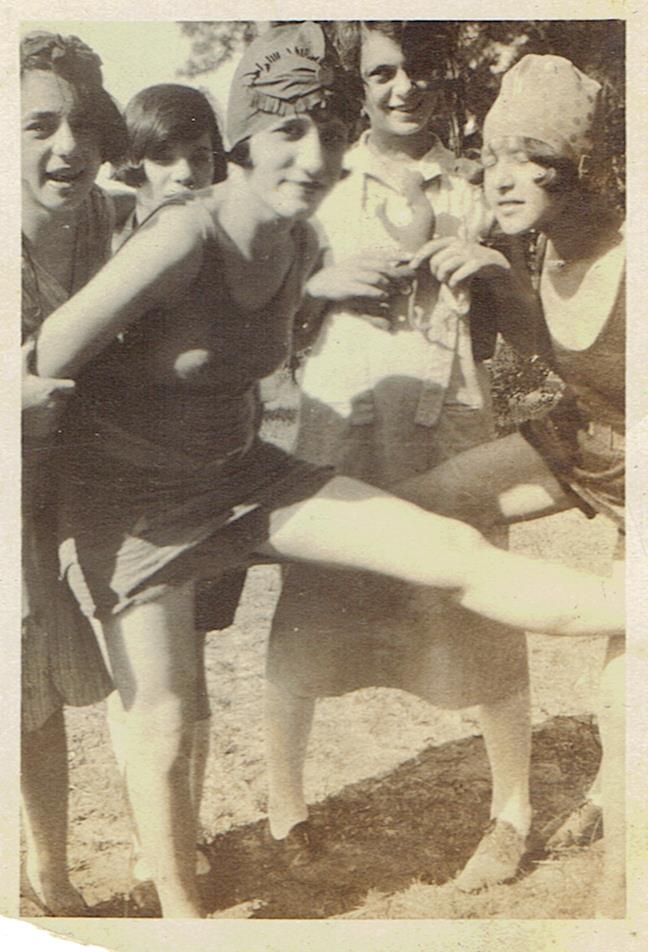 Beulah Blondheim on right with friends in the Home