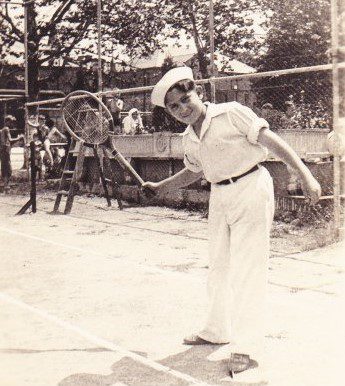 David Testa, playing tennis