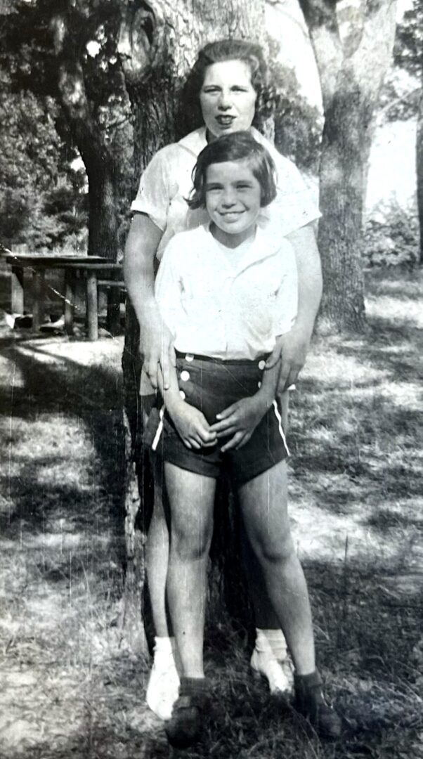 Lilyan & Hannah Golden